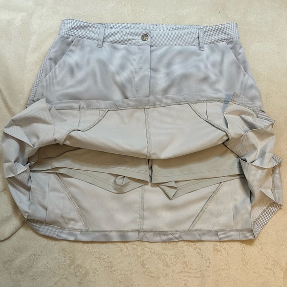 N’Vo | Checkered Golf Skort with Pleats | White, Gray | Size 10 - Picture 7 of 9